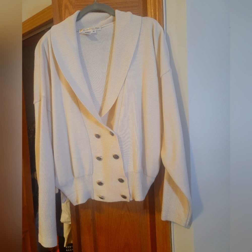 Size M women double breasted sweater